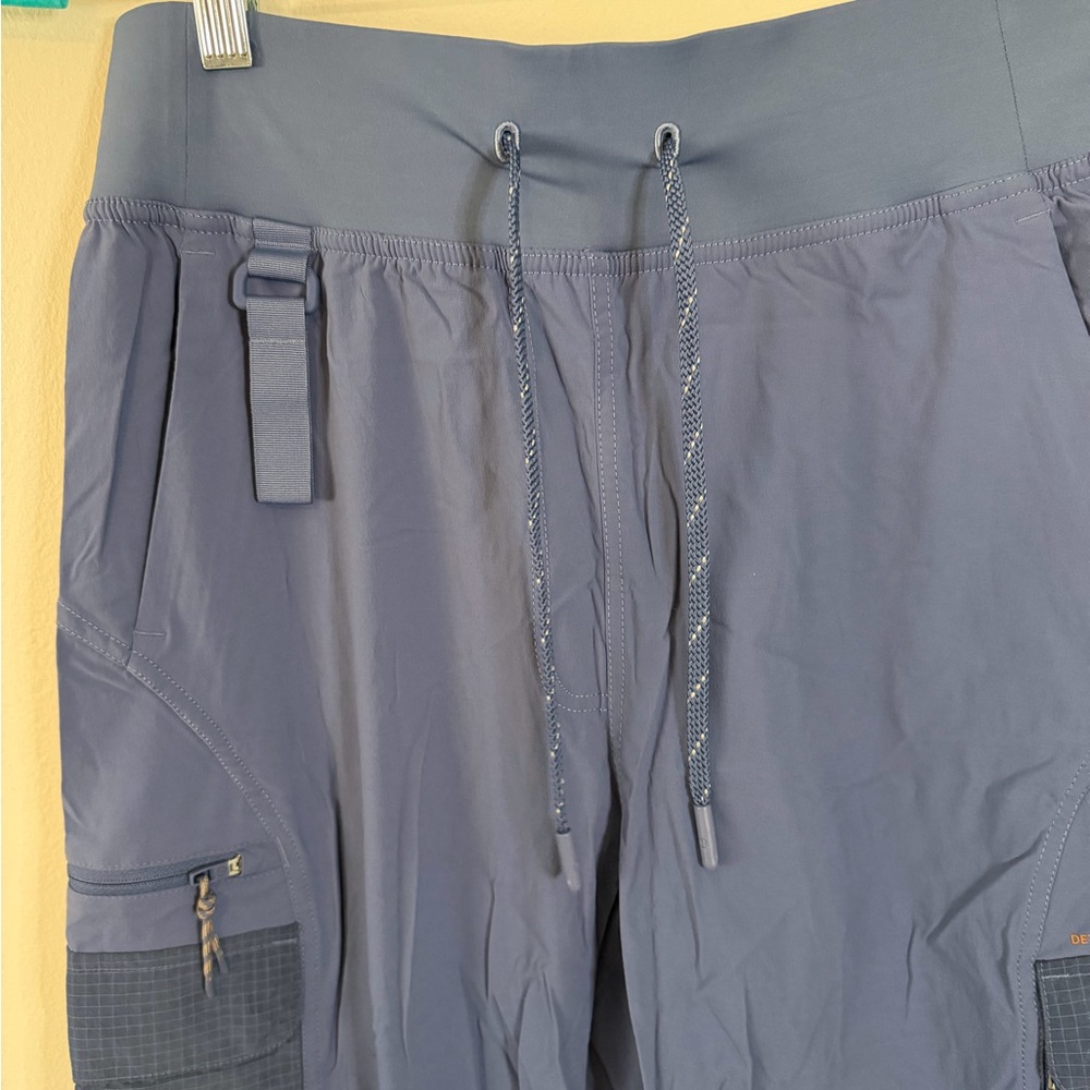Lululemon Cargo High-Rise Hiking Pant - Picture 9 of 12
